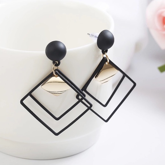 oliolis Jewelry - ❄️Trendy Modern Square Black & Gold Earrings